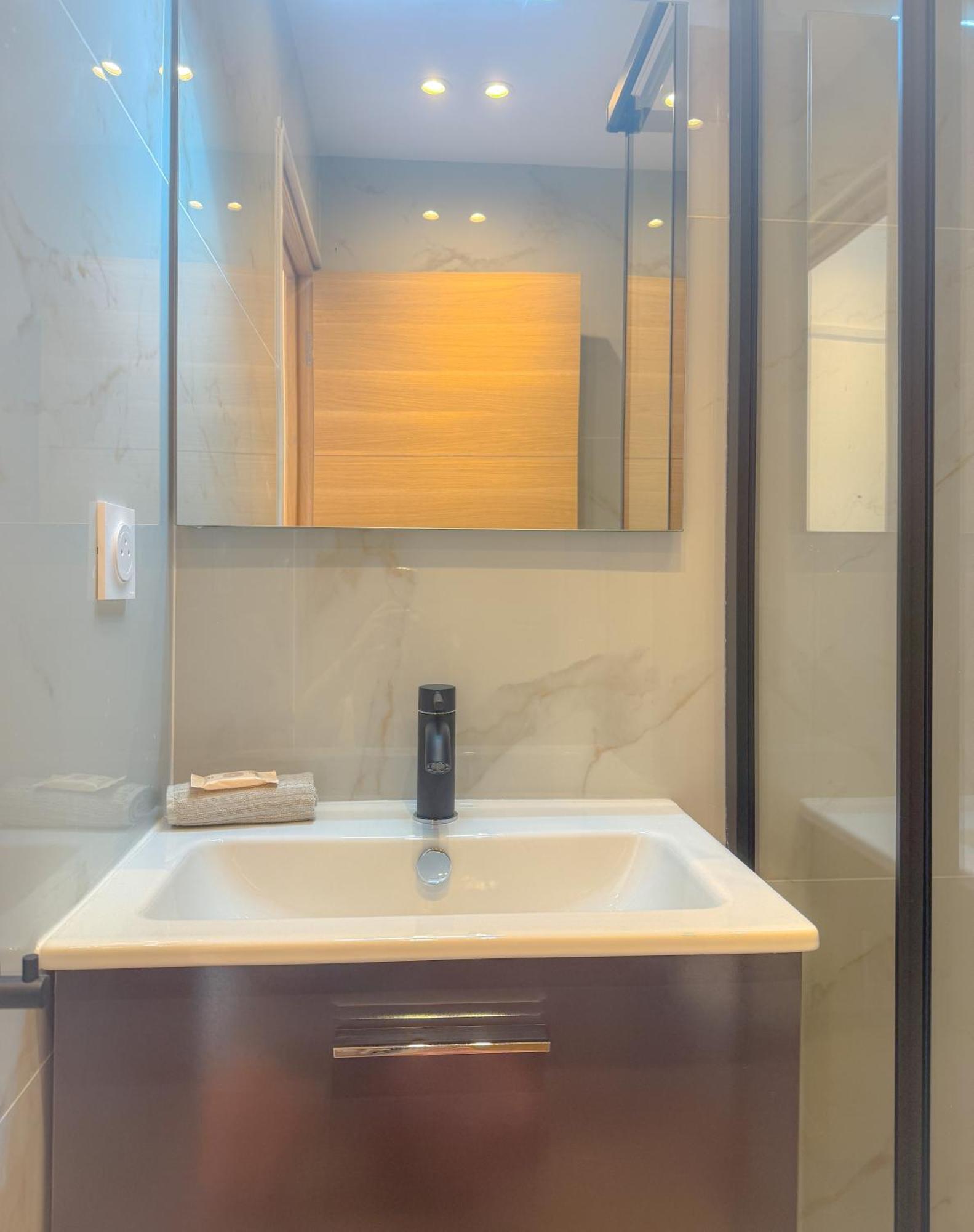 Le Santa By Apirent #climatisation #plage #vue Apartment Cannes
